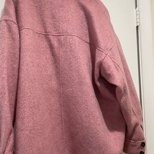 Women’s H&M wool blend light pink shacket with pockets and inner lining, L.